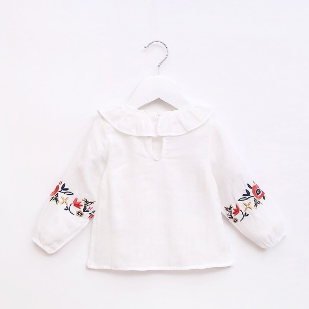 Conjunto bebé niña blusa bordada, short borlitas