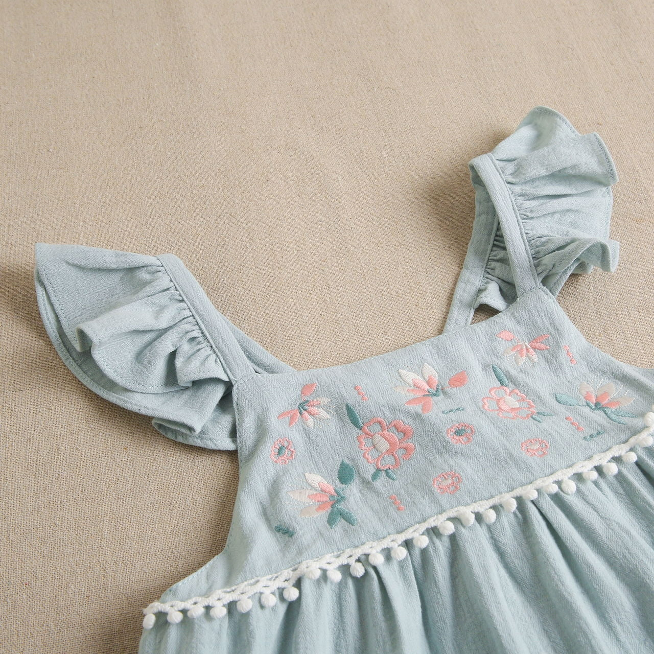 Vestido niña Jr verde saliva bordados
