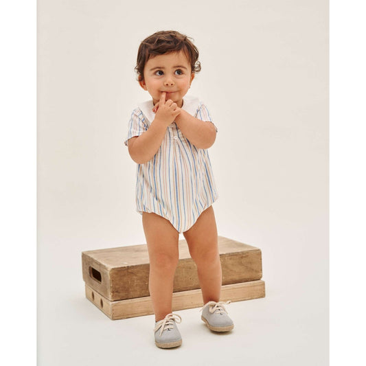 Ranita bebé niño mediterráneo