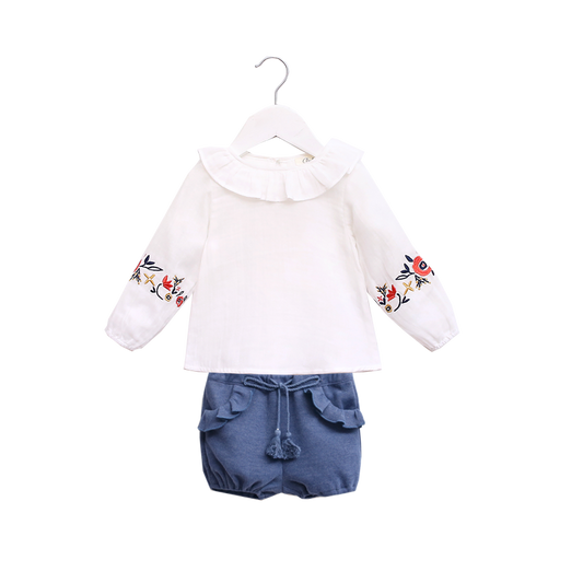 Conjunto bebé niña blusa bordada, short borlitas