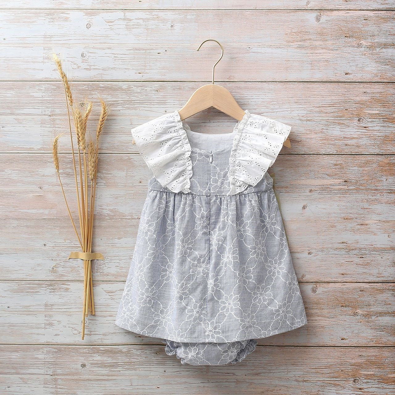 Conjunto bebé niña rayas azules flores